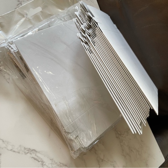 White Mailers 5 1/4" x 5 1/4" bundle - self-sealing - quantity 38 - Picture 6 of 7